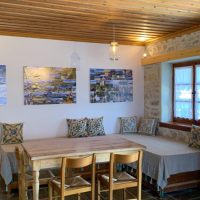 η τραπεζαρία / the dining area