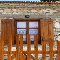 η είσοδος / the front entrance